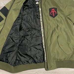 Heroes & Villains Star Wars Warriors of Mandalore Green Bomber Jacket    Size L